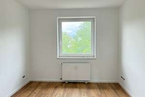 BOTHFELD | Teilrenovierte 3-Zimmer-Wohnung mit Balkon – Kugelfangtrift  132, 30657 Bothfeld, Hannover – Vorschaubild 3