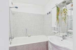 Möblierte City-Wohnung im berühmten Pharao-Haus – Balkon, Aufzug & Top-Lage in München-Bogen... – Fritz-Meyer-Weg 55, 81925 Oberföhring, München – Vorschaubild 5