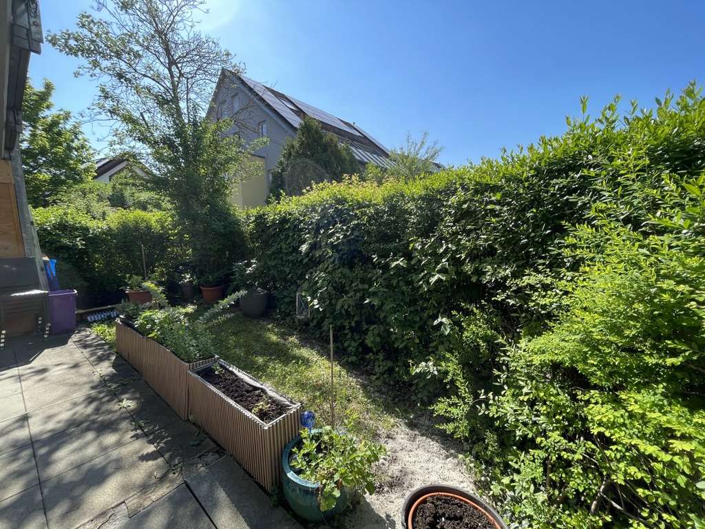 Schön gelegene 3 Zi Wohnung mit Terrasse und Stellplatz