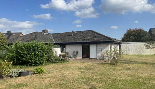 Bild von KARSTEN IMMOBILIEN ermöglicht Ihnen: ein Bungalow im Grünen von Uetze / Hänigsen