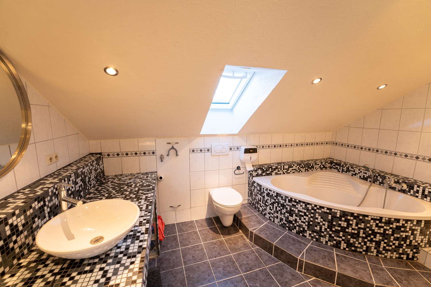 Immobilie in Rottweil - Ein Haus zwei Wohnungen! Investieren Sie in Ihre Zukunft! - Bild 11