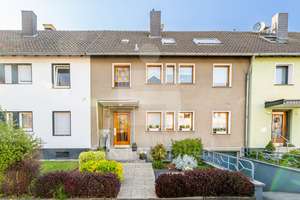 Gut geschnittenes Reihenmittelhaus in Troisdorf wartet auf seinen neuen Eigentümer! – Die vollständige Adresse der Immobilie erhältst du vom Anbieter., 53840 Troisdorf – Vorschaubild 2