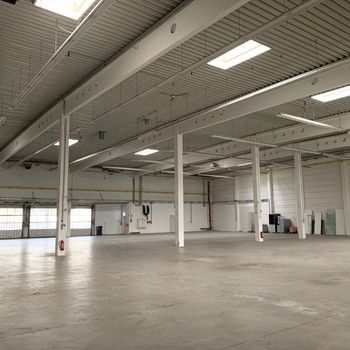 *KURZFRISTIG VERFÜGBAR* UND KURZE MV-LAUFZEIT MÖGLICH*2.000 m² HALLE PROVISIONSFREI ZU VERMIETEN*
