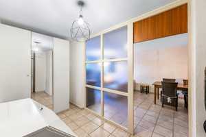 Mit Tiefgaragenstellplatz: Gut geschnittene 2-Zimmer-Wohnung – München – Vorschaubild 3
