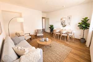 Helle WG-geeignete 2,5-Zimmer-Wohnung mit Einbauküche