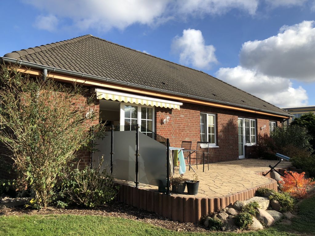 massiver Bungalow in Ostseenähe mit Süd-Grundstück und Baumöglichkeit für ein weiteres Wohnhaus