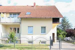 Große, teilvermietete DHH mit 2 Wohneinheiten, 3 Balkonen, Garage, Keller und sehr schönem Garten – Schaumburg (Kreis) – Vorschaubild 2