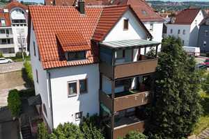Dreifamilienhaus mit schönem Garten, Doppel- und Einzelgarage sowie Stellplatz – Esslingen (Kreis) – Vorschaubild 1
