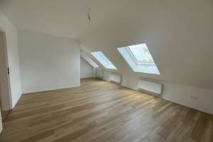 Kernsaniert:  Moderne Dachgeschoss-Wohnung im beliebten Uerdingen.