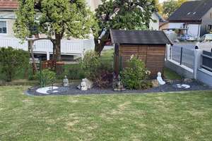 Schönes Wohnhaus mit zwei Wohnungen, Garten, Garage und Carport in ruhiger Lage. – Die vollständige Adresse der Immobilie erhältst du vom Anbieter., 93437 Furth im Wald – Vorschaubild 2
