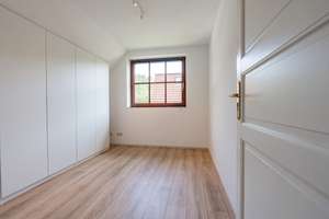 Gepflegtes Einfamilienhaus mit Einliegerwohnung, Vollkeller, Wintergarten und großem Grundstück – Die vollständige Adresse der Immobilie erhältst du vom Anbieter., 22455 Schnelsen, Hamburg – Vorschaubild 33
