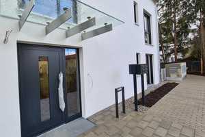 Neuwertige, möblierte, stilvolle 2-Zi-Wohnung mit Granitküche und zwei Balkone – Limesstraße 34, 81243 München – Vorschaubild 1