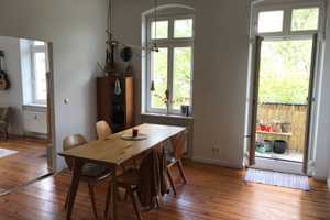 Heller teilmöblierter 4-Raum-Altbau in Parknähe befristet auf 10 Monate – Kochhannstr. 1, 10249 Berlin – Vorschaubild 1