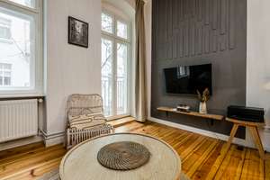 Stylish Fully Furnished Studio Apartment with Workspace – Prime Location in Prenzlauer Berg – Erich-Weinert-Straße 16, 10439 Prenzlauer Berg, Berlin – Vorschaubild 5