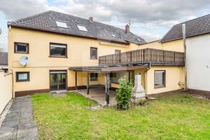 Charmantes Einfamilienhaus mit zwei Terrassen, Photovoltaikanlage und vielseitigem Nutzungspotenzial – Die vollständige Adresse der Immobilie erhältst du vom Anbieter., 53639 Königswinter – Vorschaubild 3
