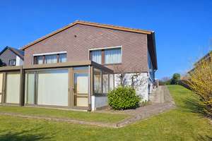 Ein Zuhause mit Perspektive – stilvoller Bungalow in begehrter Wohnlage – Die vollständige Adresse der Immobilie erhältst du vom Anbieter., 23617 Stockelsdorf – Vorschaubild 2