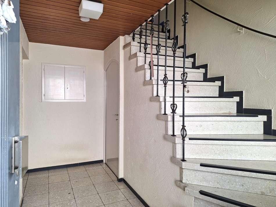 Treppe ins Obergeschoss