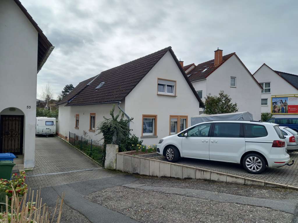 Immobilie in Bickenbach - Zweifamilienhaus in Bickenbach mit Renovierungsbedarf - Bild 1
