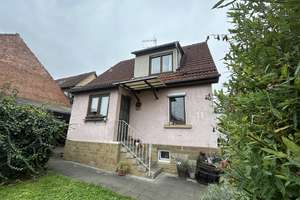 Einziehen und wohlfühlen: Stilvolles EFH mit Garten, Nolte-Küche und ausgebautem Spitzboden – Die vollständige Adresse der Immobilie erhältst du vom Anbieter., 70469 Feuerbach-Mitte, Stuttgart – Vorschaubild 1