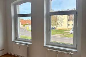 Wohnen mitten im Grünen! Lichtdurchflutete 2-Zimmer-Wohnung mit großem Balkon!