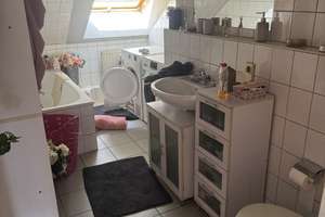 Nette Dachgeschosswohnung im dritten Stock mit Tageslichtwannenbad in Leverkusen Manfort – Kunstfeldstrasse 4, 51377 Manfort, Leverkusen – Vorschaubild 6