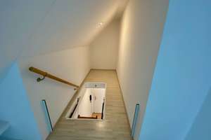 Helle Galerie-Dachgeschosswohnung mit Studio in Darmstadt-Eberstadt – Provisionsfrei von Privat! – Heidelberger Landstrasse 230, 64297 Eberstadt, Darmstadt – Vorschaubild 2
