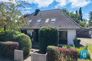 Großzügig geschnittenes Einfamilienhaus mit Modernisierungsbedarf im Herzen von Kroog – Die vollständige Adresse der Immobilie erhältst du vom Anbieter., 24146 Elmschenhagen, Kiel – Vorschaubild 2