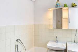 VERMIETETE Wohnung mit zwei Balkonen + PKW-Stellplatz in Buckow – 12351 Gropiusstadt, Berlin – Vorschaubild 8