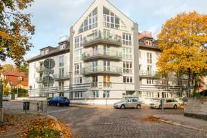Renovierte 3-Raumwohnung mit großer Wohnküche, EBK, Bad mit Wanne, Tiefgaragen-Stellplatz in Dresden