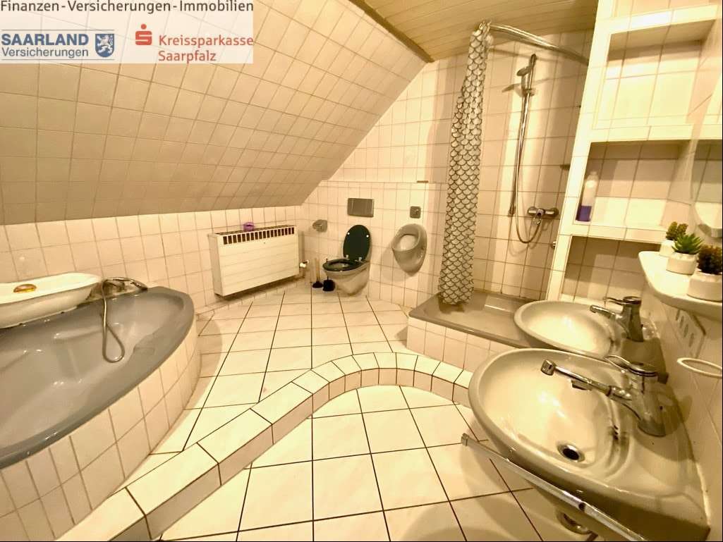 Immobilie in Gersheim - Großes Einfamilienhaus mit zwei Garagen  - Bild 6