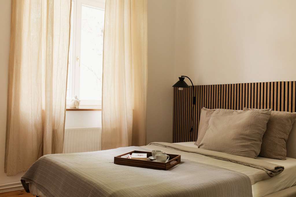 Renovierte 65 m² Altbauwohnung mit Balkon + Badewanne im Simon-Dach-Kiez, Friedrichshain