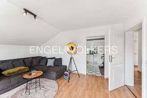 Charmante 2,5-Zimmer-Dachgeschosswohnung in begehrter Lage von Neu-Müngersdorf – Die vollständige Adresse der Immobilie erhältst du vom Anbieter., 50933 Müngersdorf, Köln – Vorschaubild 2