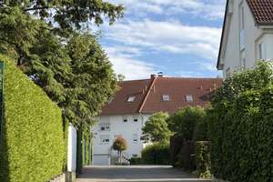 Voll möbliertes Appartement mit Waldblick & Fußbodenheizung – Die vollständige Adresse der Immobilie erhältst du vom Anbieter., 60599 Oberrad, Frankfurt am Main – Vorschaubild 2