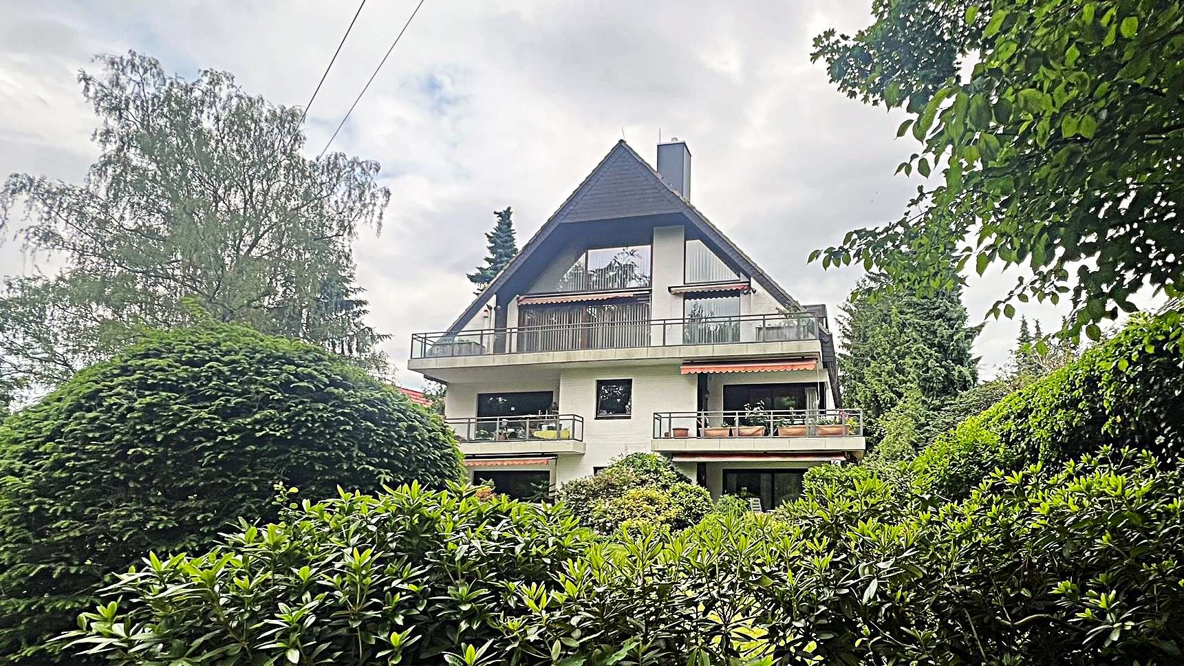 Großzügige 4-Zimmer-Maisonette-Wohnung mit 3 Balkonen in idyllischer Lage, Hamburg – Bild 1