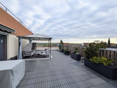 Penthouse-Flair & Alb-Blick: 3,5-Zi.-Wohnung mit Balkon und XL-Dachterrasse 