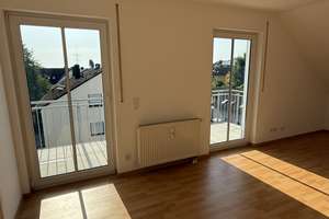 Ruhig wohnen, schnell in der Stadt: Helle 1-Zimmer-Wohnung mit Süd-West-Balkon & TG