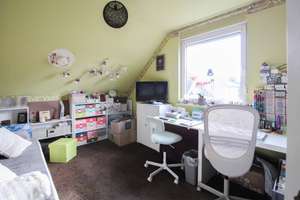 Ruhig gelegenes Einfamilienhaus mit Terrasse, Garten und Kamin in Berlin-Mahlsdorf – Die vollständige Adresse der Immobilie erhältst du vom Anbieter., 12623 Mahlsdorf, Berlin – Vorschaubild 6