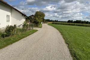 Älteres Einfamilienhaus in einer ruhigen Ortsrandlage


  – Die vollständige Adresse der Immobilie erhältst du vom Anbieter., 83549 Eiselfing – Vorschaubild 7