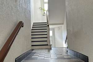 Helle und großzügige 2-Zimmer-Dachgeschoßwohnung in Frohnhausen freut sich neuen Mieter*in – Burckhardtstraße 29, 45144 Frohnhausen, Essen – Vorschaubild 2