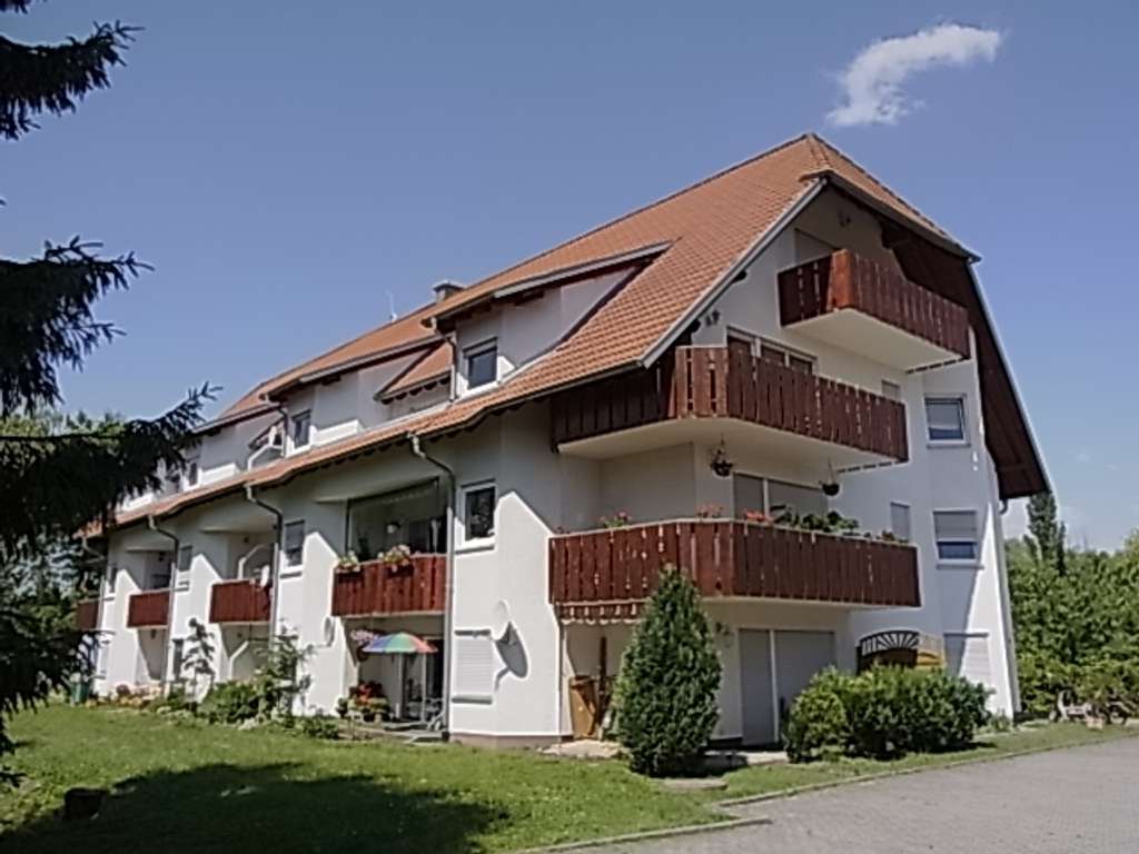 Immobilie in Bad Dürrenberg - 2,5-Zi.-Maisonette-Wg. mit Dachterrasse, im "Schwarzwaldhaus", zum Eigennutz oder Vermietung - Bild 0