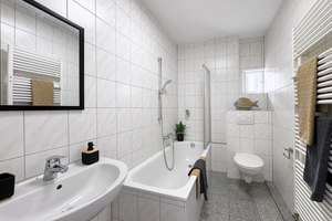 Lichtdurchflutete, großzügige Wohnung mit Balkon und 3-4 Zimmern – Badische  Str. 18, 42389 Langerfeld-Beyenburg, Wuppertal – Vorschaubild 9