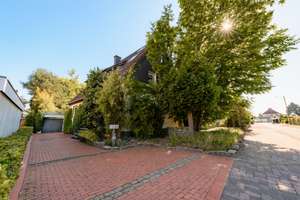 Bezugsfreies Zweifamilienhaus mit Schwimmteich, Wintergarten und parkähnlichem Grundstück – 33729 Heepen, Bielefeld – Vorschaubild 3