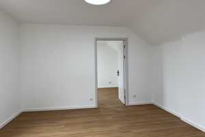 Saniertes Haus mit 9 Einheiten direkt am Bahnhof Mülheim – Charlottenstraße 73, 45468 Mülheim an der Ruhr – Vorschaubild 32