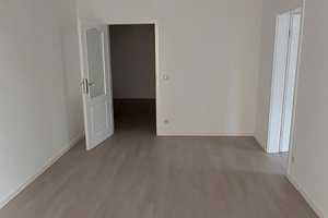 Gemütliche, frisch renovierte 2 ZKB Wohnung in zentraler Lage zu vermieten! – Eibenstocker Str. 27, 1277 Dresden – Vorschaubild 3