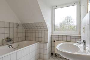 Ruhig gelegenes Dachgeschossdomizil mit 2,5 Zimmern – Die vollständige Adresse der Immobilie erhältst du vom Anbieter., 70435 Zuffenhausen-Frauensteg, Stuttgart – Vorschaubild 4