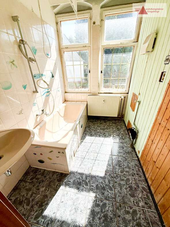 Immobilie in Zschopau - Reihenhaus / Mehrgenerationenhaus / Mehrfamilienhaus in Zschopau: 210 m², Balkon, Garten, zum Ausbau - Bild 11