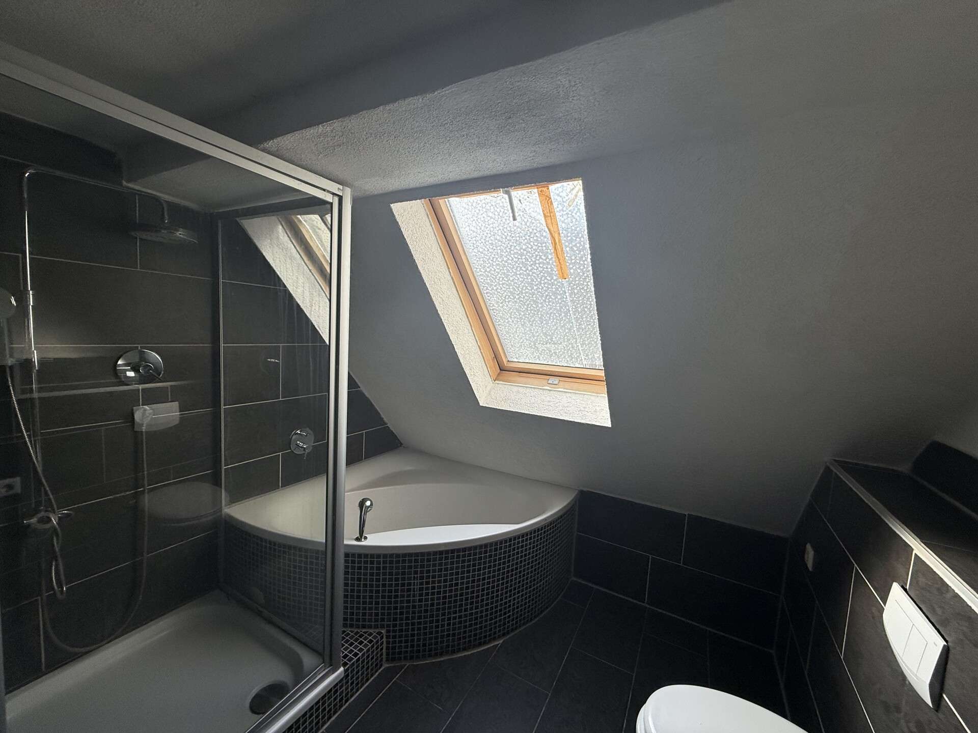 Immobilie in Neuhausen auf den Fildern - Doppelhaushälfte mit Potenzial in zentraler Lage von Neuhausen - provisionsfrei! - Bild 13