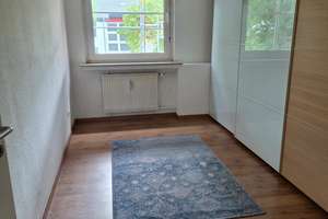 Helle 4-Zimmer-Dachgeschosswohnung mit Balkon, Stellplatz & modernisierter Ausstattung in Oberhausen – 46119 Osterfeld-Ost, Oberhausen – Vorschaubild 3