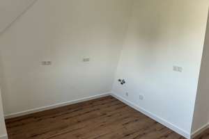 Stilvoll modernisiert: 2-Zimmer-Dachgeschosswohnung in Weißenhorn – Lenbachstraße 7, 89264 Weißenhorn – Vorschaubild 4