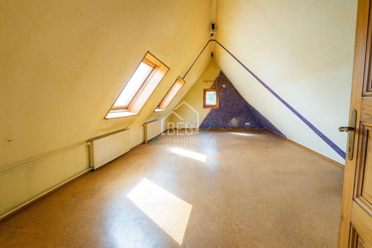 Immobilie in Michelfeld - Zwei Häuser, Gewerbe, Garagen & Freiflächen – vielseitiges Anwesen mit Potenzial - Bild 13